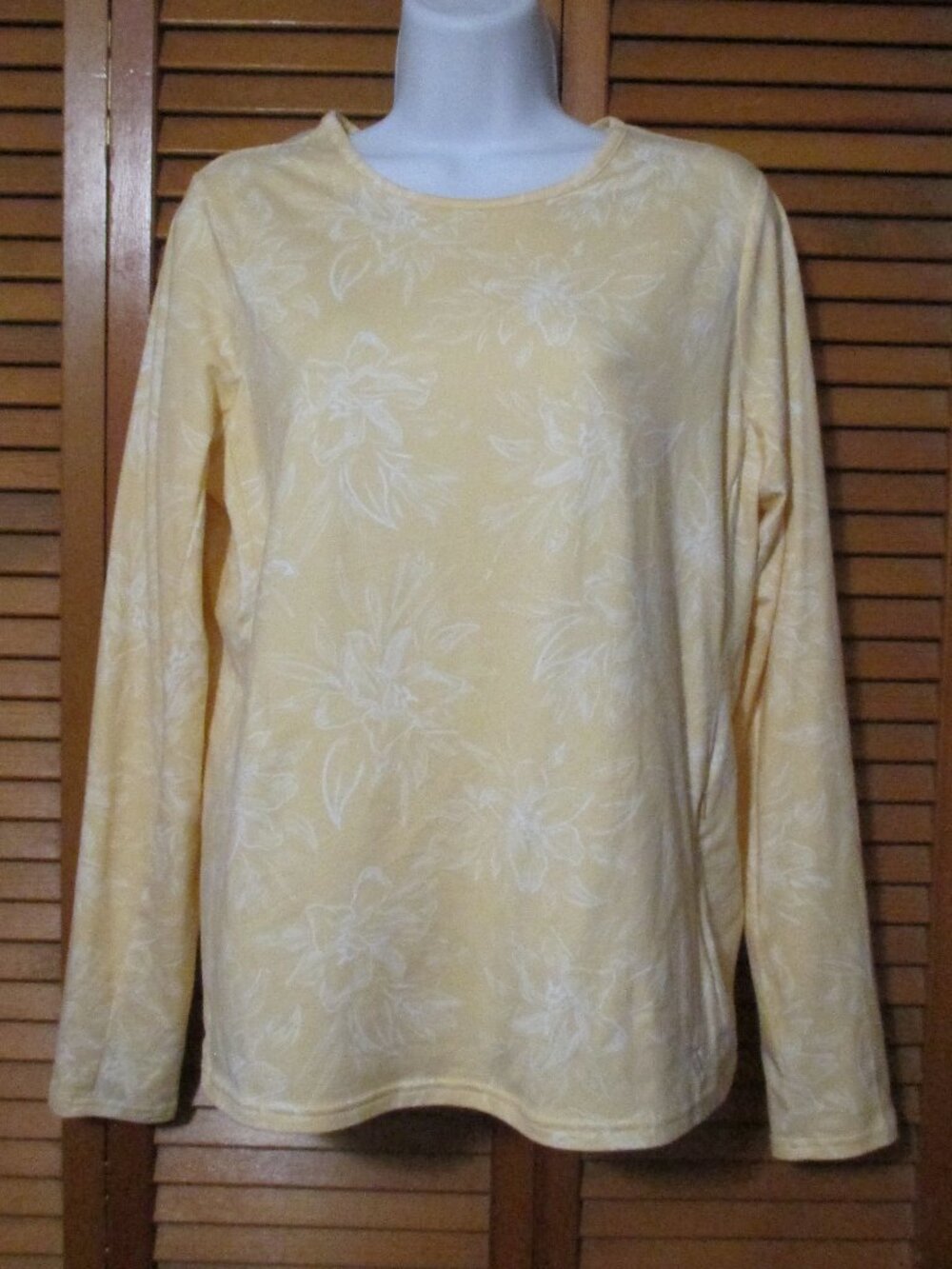 Hang Ten top activewear has UV protection, soft & stretchy like new size M